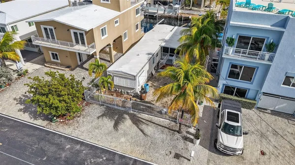 $990,000 | 261 Burgundy Drive, Tavernier, FL 33070