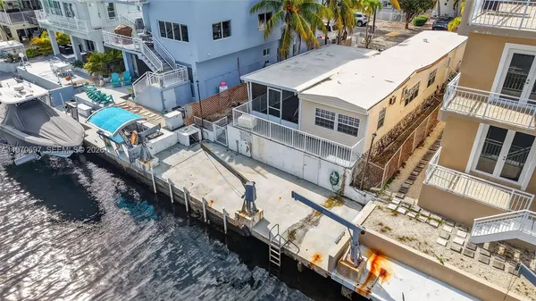 $990,000 | 261 Burgundy Drive, Tavernier, FL 33070