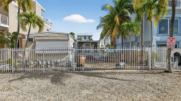 $990,000 | 261 Burgundy Drive, Tavernier, FL 33070