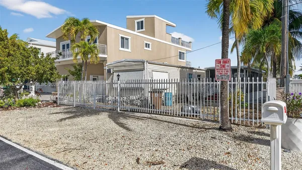 $990,000 | 261 Burgundy Drive, Tavernier, FL 33070