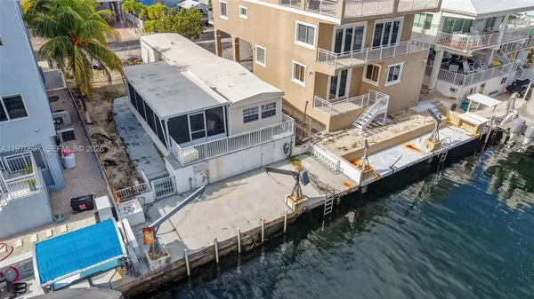 $990,000 | 261 Burgundy Drive, Tavernier, FL 33070