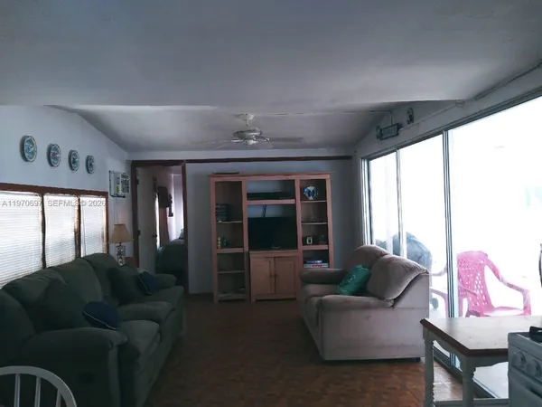 $990,000 | 261 Burgundy Drive, Tavernier, FL 33070