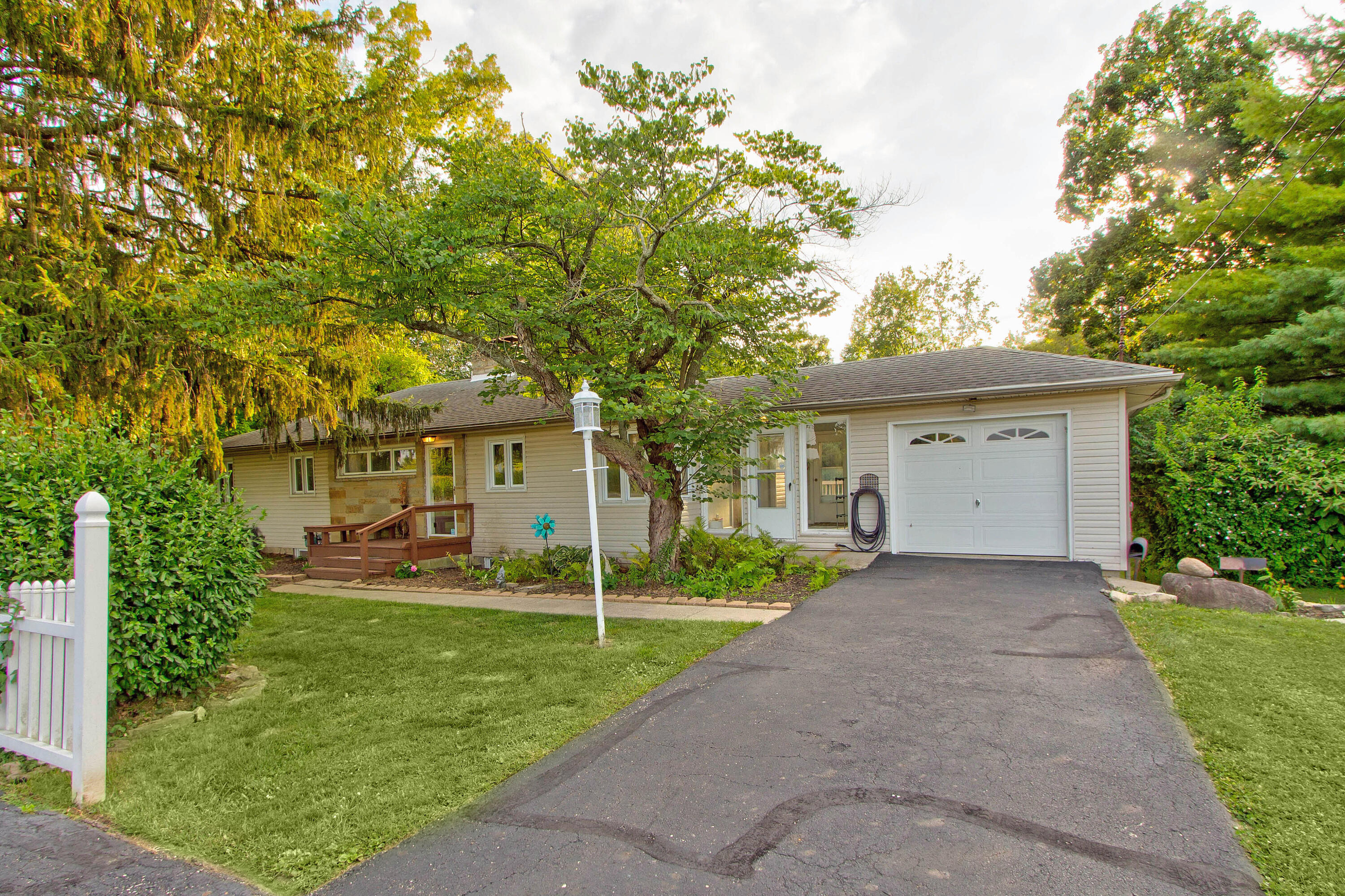 2155 Selma Pike Springfield, OH 45505 - Photo 4 of 78 Gallery Image 4
