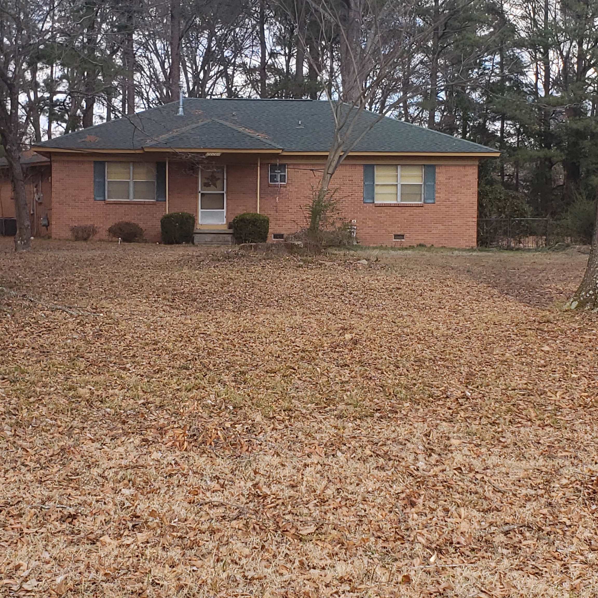 5558 Crestview Road Memphis, TN 38134 - Photo 1 of 32 front view of house with a yard