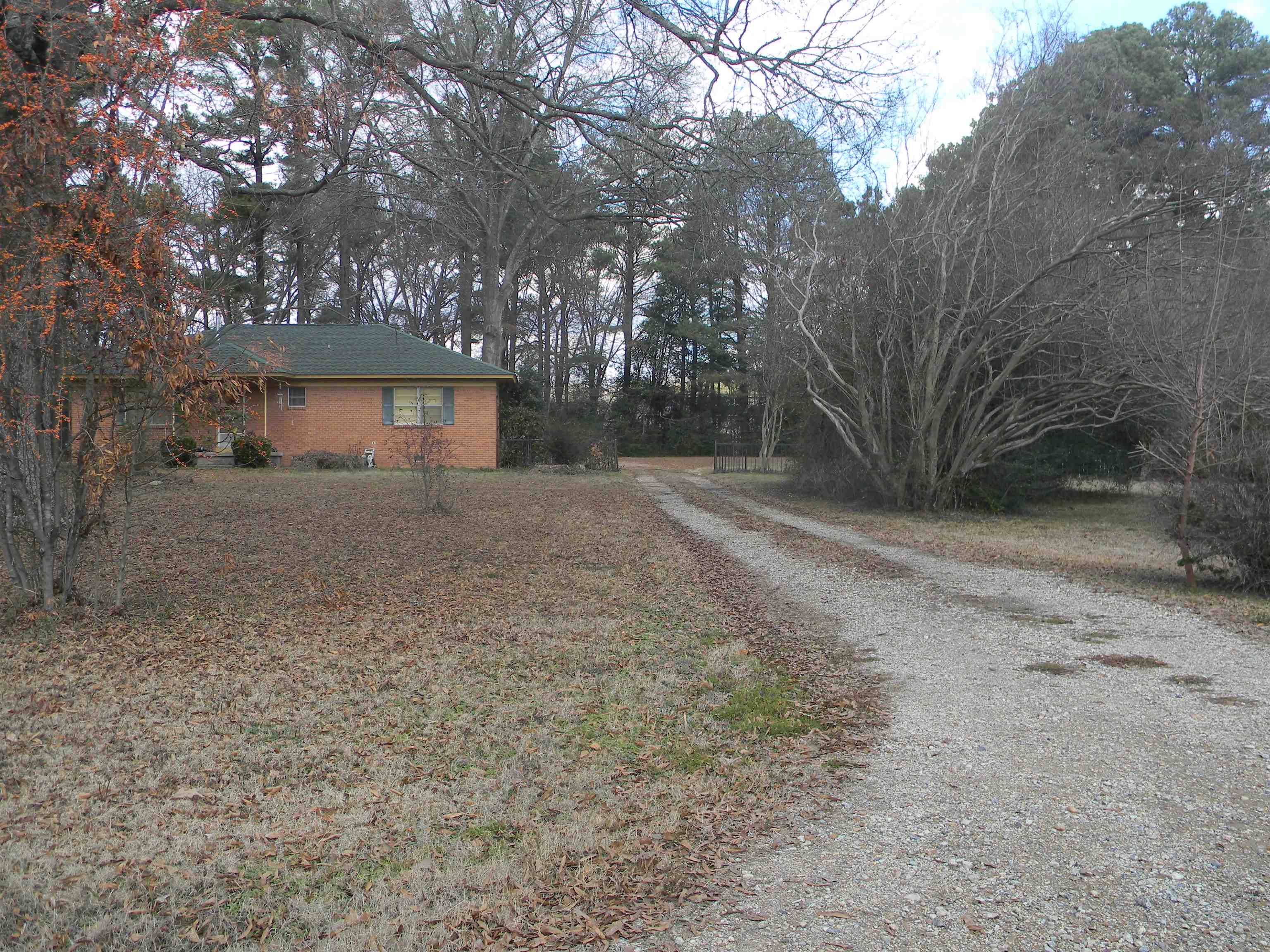 5558 Crestview Road Memphis, TN 38134 - Photo 4 of 32 a view of a house with a yard and garage