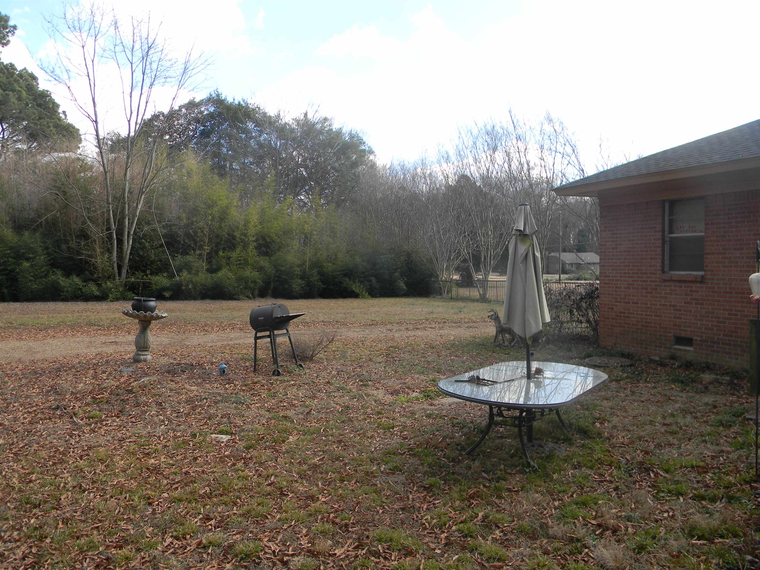 5558 Crestview Road Memphis, TN 38134 - Photo 8 of 32 a swimming pool view with a outdoor space