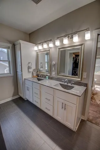 $634,900 | 704 Knollwood Drive, Holmen, WI 54636