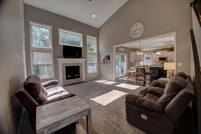 $634,900 | 704 Knollwood Drive, Holmen, WI 54636