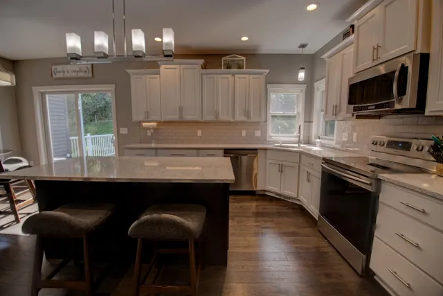 $634,900 | 704 Knollwood Drive, Holmen, WI 54636