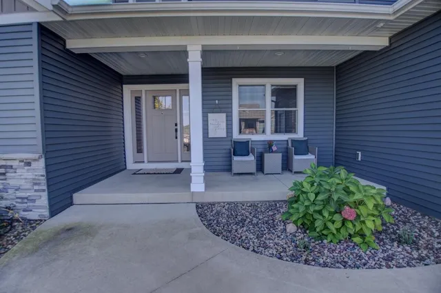 $634,900 | 704 Knollwood Drive, Holmen, WI 54636