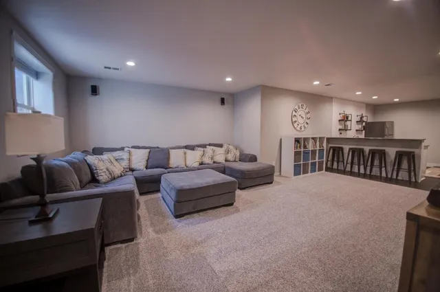 $634,900 | 704 Knollwood Drive, Holmen, WI 54636