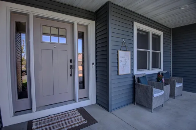 $634,900 | 704 Knollwood Drive, Holmen, WI 54636