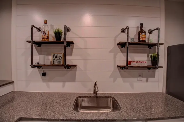 $634,900 | 704 Knollwood Drive, Holmen, WI 54636