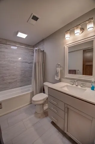 $634,900 | 704 Knollwood Drive, Holmen, WI 54636