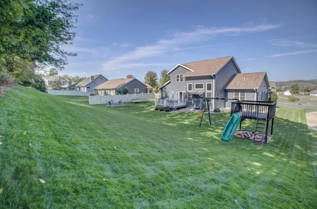 $634,900 | 704 Knollwood Drive, Holmen, WI 54636