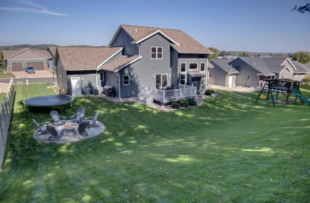 $634,900 | 704 Knollwood Drive, Holmen, WI 54636