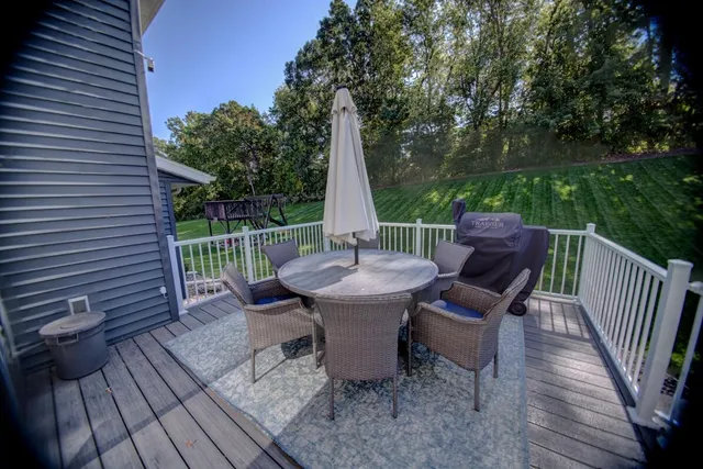 $634,900 | 704 Knollwood Drive, Holmen, WI 54636