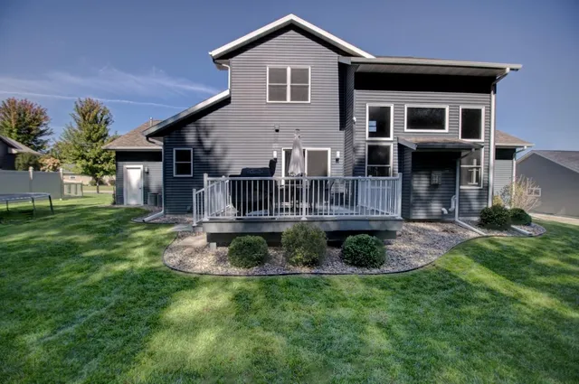 $634,900 | 704 Knollwood Drive, Holmen, WI 54636