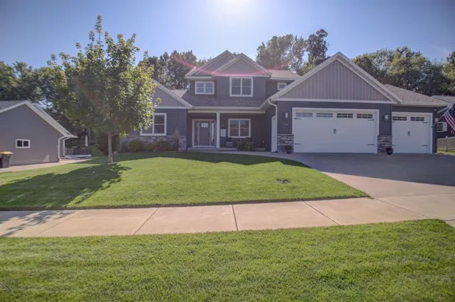 $634,900 | 704 Knollwood Drive, Holmen, WI 54636
