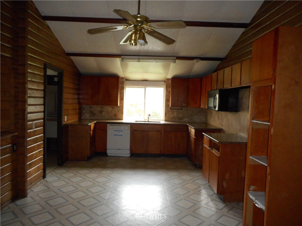 18043 Renton-Maple Valley Road Maple Valley, WA 98038 - Photo 4 of 9