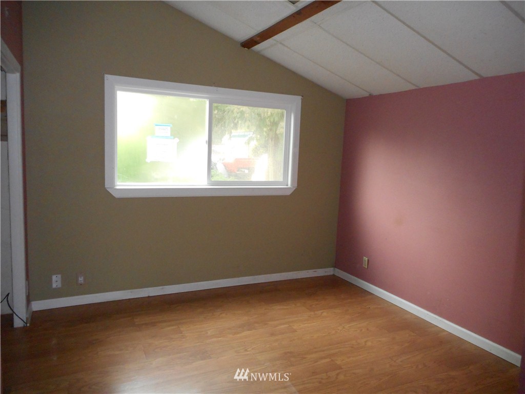 18043 Renton-Maple Valley Road Maple Valley, WA 98038 - Photo 7 of 9