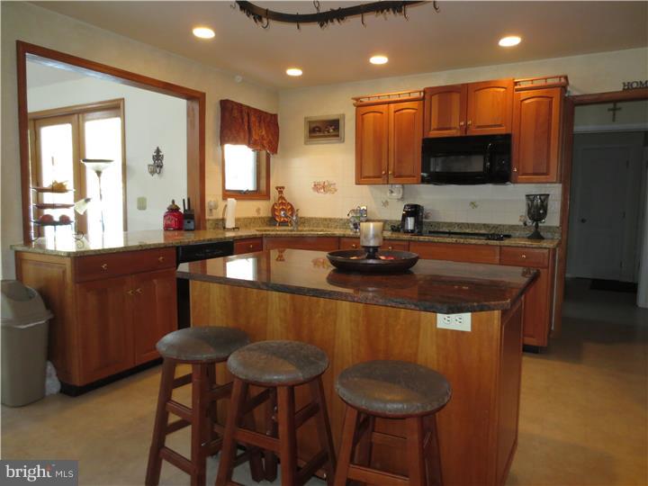 1790 Quail Ridge Lane Harleysville, PA 19438 - Photo 6 of 13 Kitchen