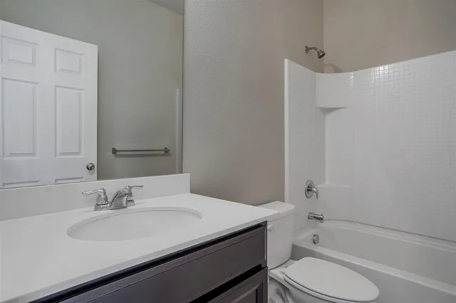 $2,100 | 3132 Layla Creek Drive, Little Elm, TX 75068