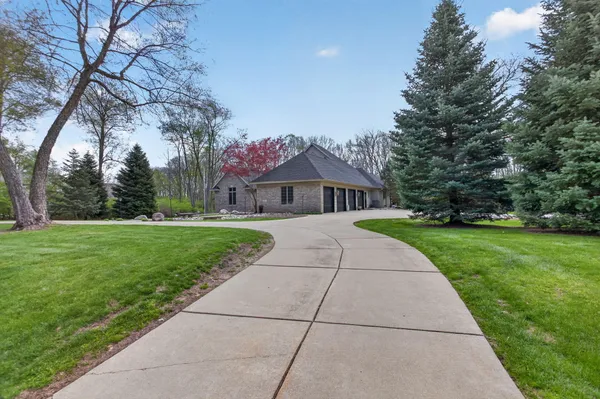 $995,500 | 4929 Country Lane, Jackson, MI 49201