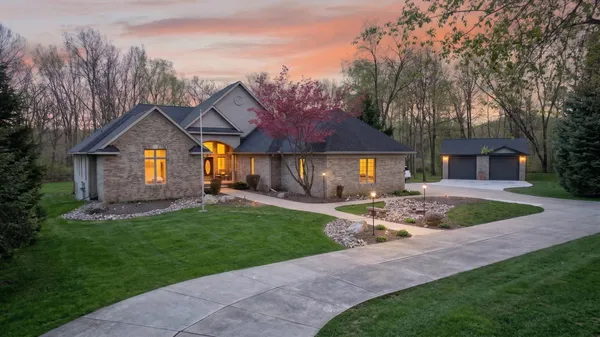 $995,500 | 4929 Country Lane, Jackson, MI 49201