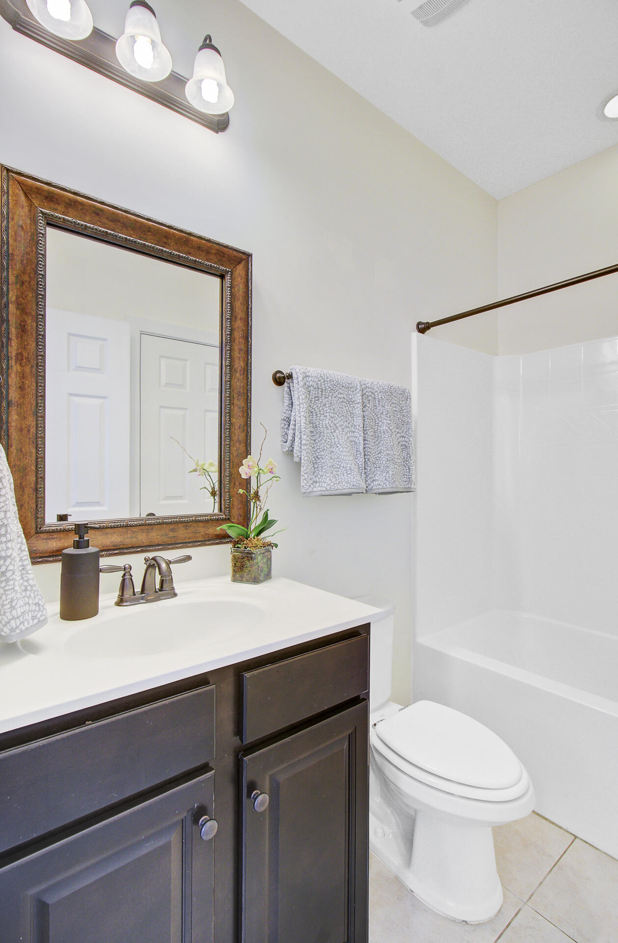 746 Goodlet Circle Charleston, SC 29412 - Photo 28 of 50 746 Goodlet Circle Guest Bath 1