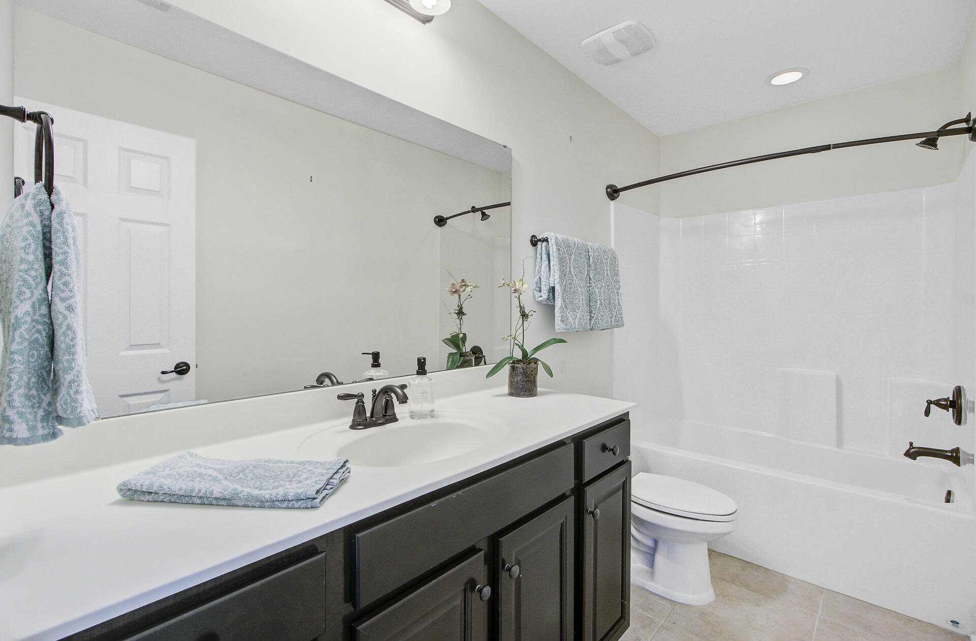 746 Goodlet Circle Charleston, SC 29412 - Photo 42 of 50 746 Goodlet Circle Guest Bath 2