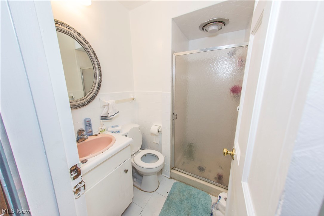2813 2nd Street Northwest Canton, OH 44708 - Photo 9 of 33 UNIT #1 STUDIO BATHROOM