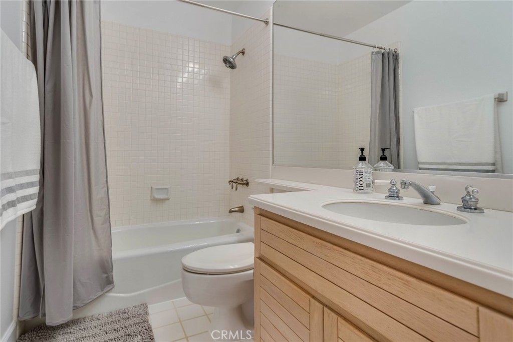 43 Auburn Aisle Irvine, CA 92612 - Photo 14 of 19 Secondary bathroom freshly updated.
