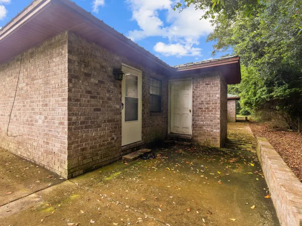 a view of a house with a garage