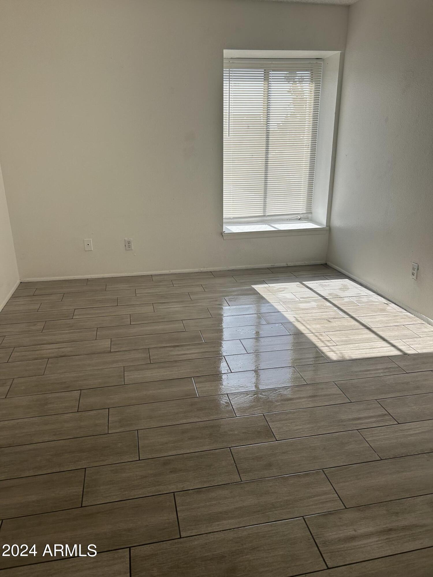 8233 North 34th Drive Phoenix, AZ 85051 - Photo 9 of 11