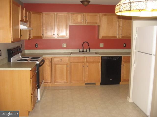 648 Chickadee Drive Lititz, PA 17543 - Photo 10 of 39 Gallery Image 10