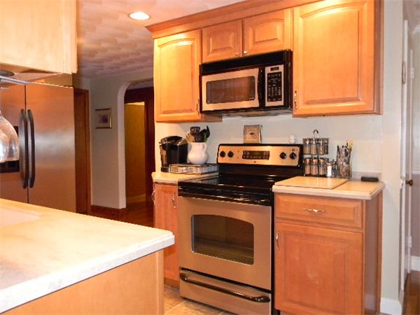 17 Williams Road North Reading, MA 01864 - Photo 5 of 16 Gallery Image 5