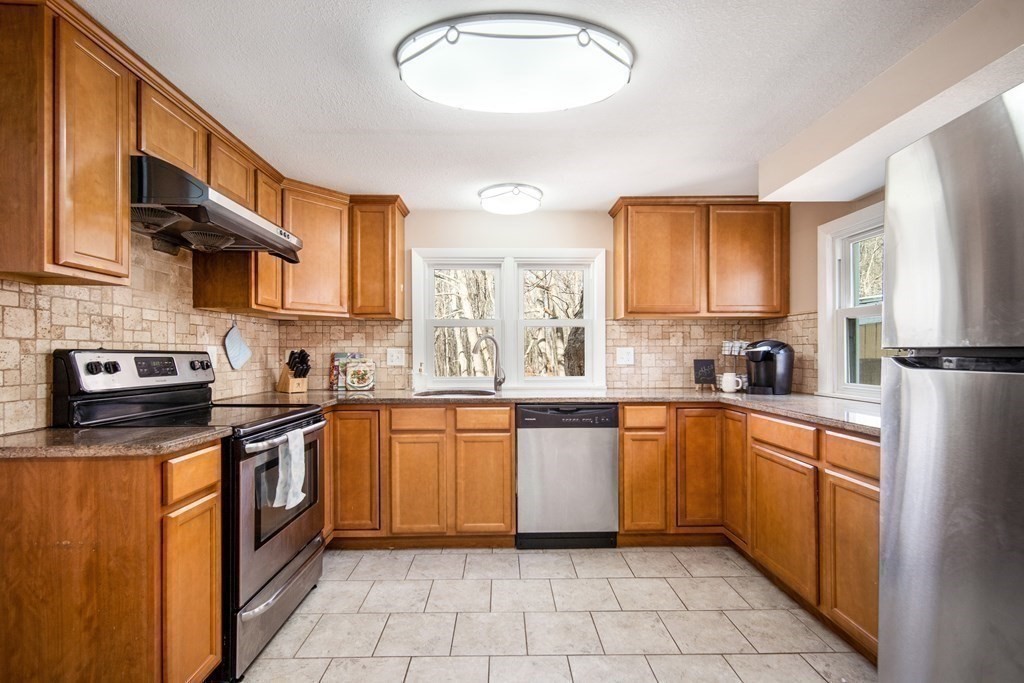 54 Mountain Road Wilbraham, MA 01095 - Photo 3 of 27 Gallery Image 3