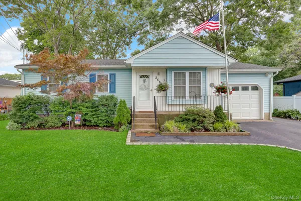 $499,990 | 258 Floyd Road, Shirley, NY 11967