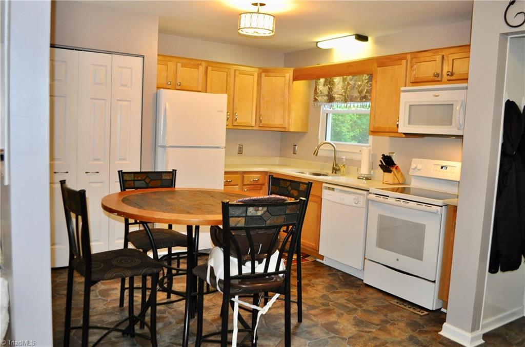 5488 Racine Road Randleman, NC 27317 - Photo 4 of 24