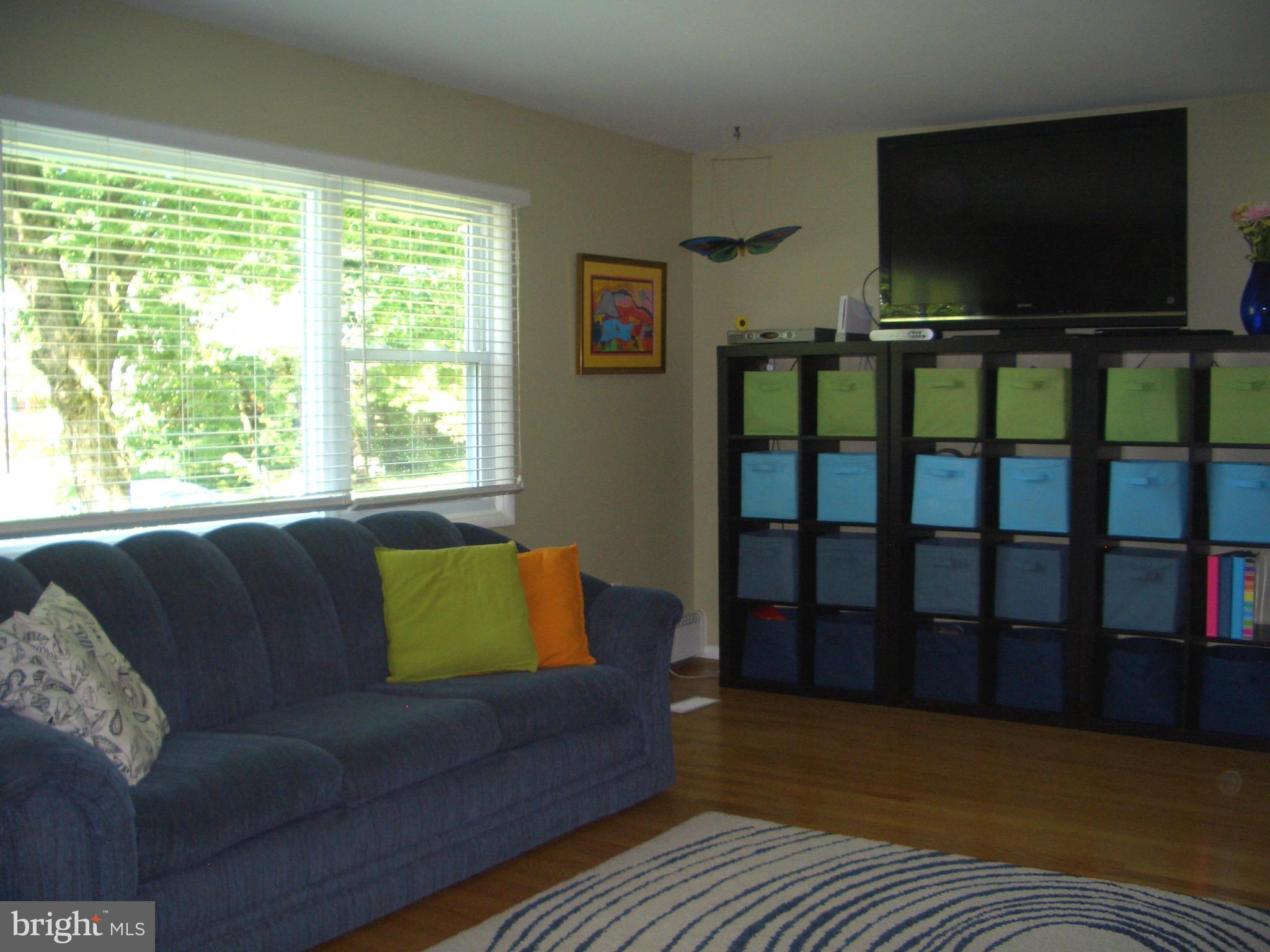 6612 Hunter Road Elkridge, MD 21075 - Photo 9 of 30 Living Room