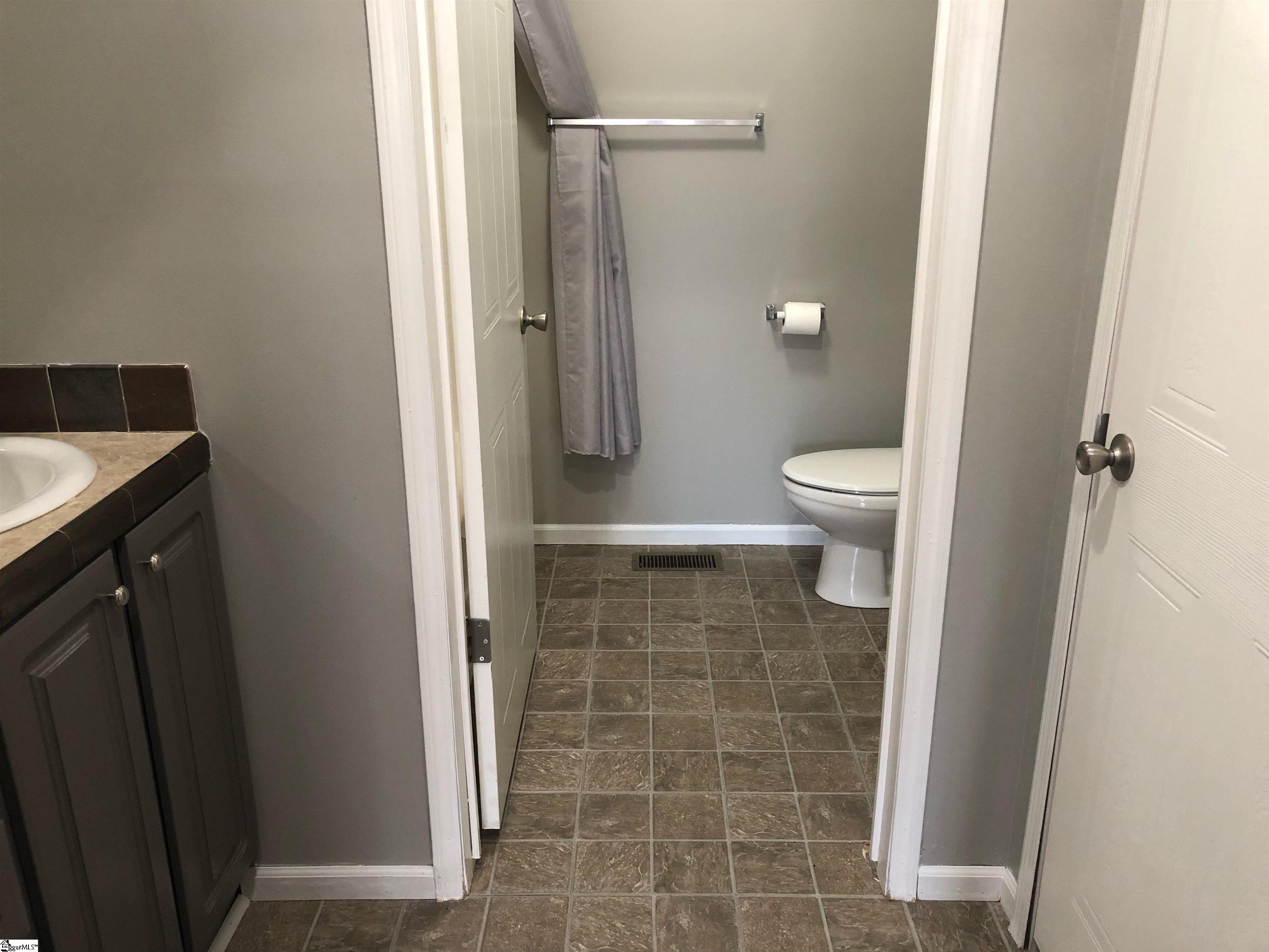 154 Gossett Road Gray Court, SC 29645 - Photo 17 of 36 Gallery Image 17