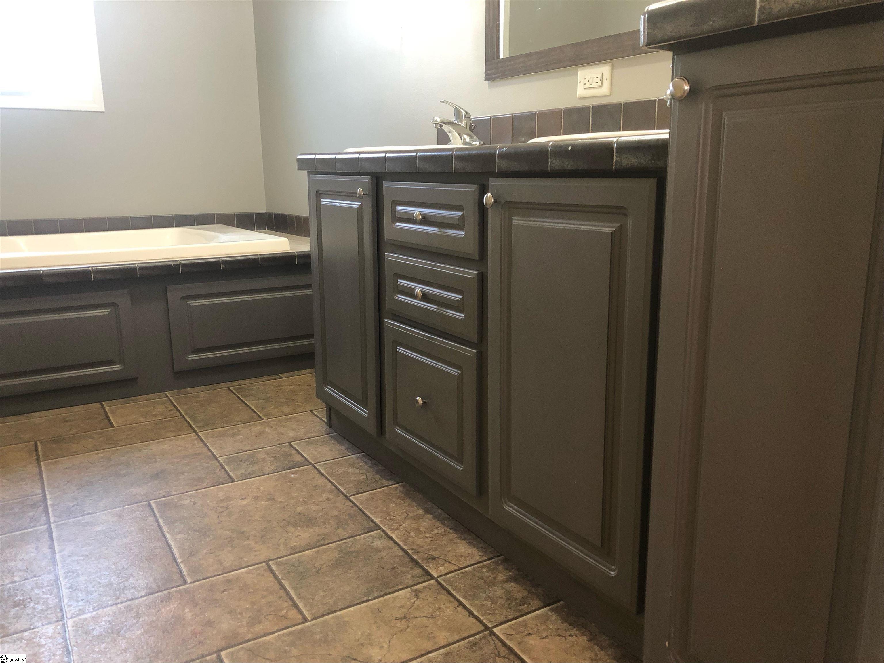 154 Gossett Road Gray Court, SC 29645 - Photo 31 of 36 Gallery Image 31