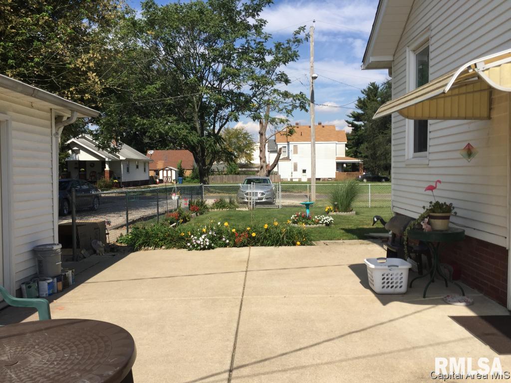 1229 North 6th Street Springfield, IL 62702 - Photo 3 of 19