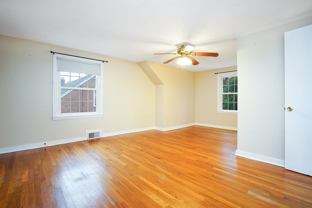 645 Allen Street Springfield, MA 01118 - Photo 17 of 29