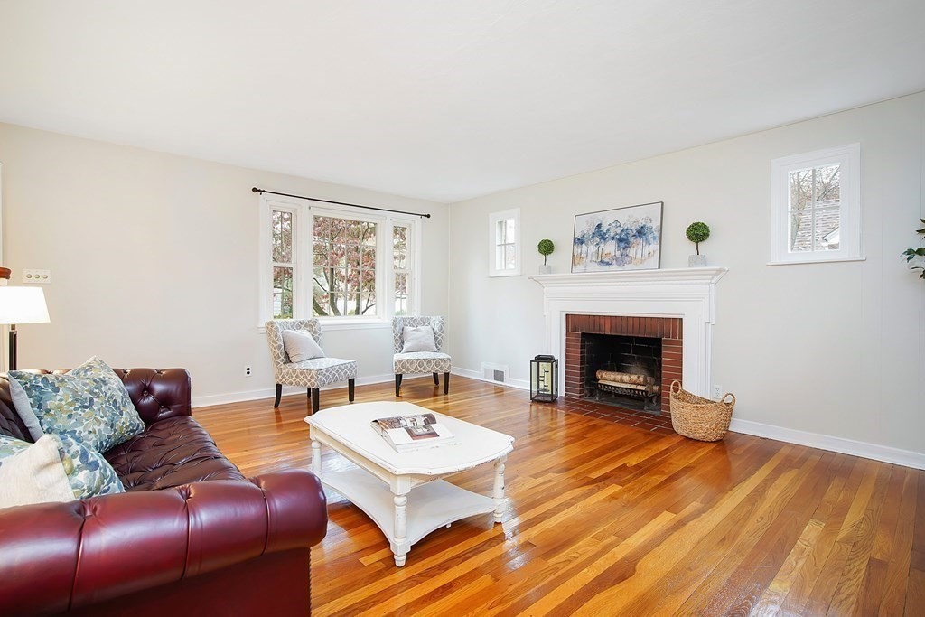 645 Allen Street Springfield, MA 01118 - Photo 4 of 29
