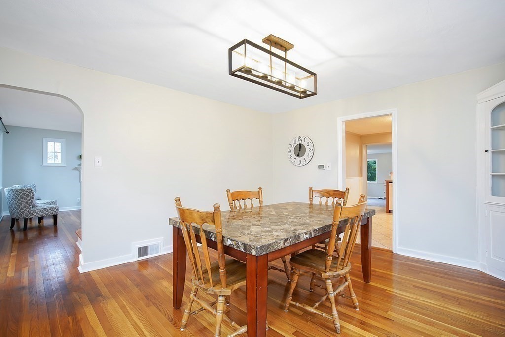 645 Allen Street Springfield, MA 01118 - Photo 6 of 29