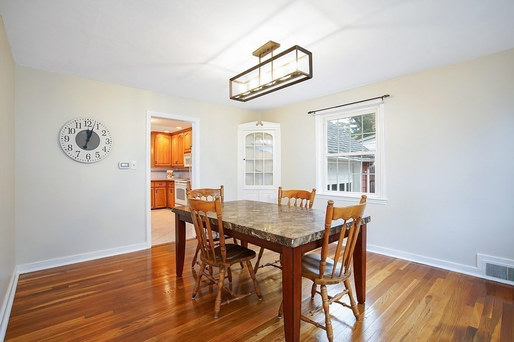 645 Allen Street Springfield, MA 01118 - Photo 7 of 29
