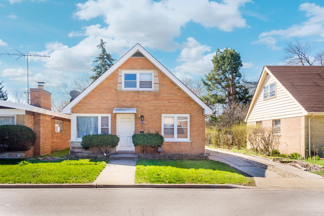 7609 Traube Street North Riverside, IL 60546 - Photo 1 of 25 a view of front a house and garage