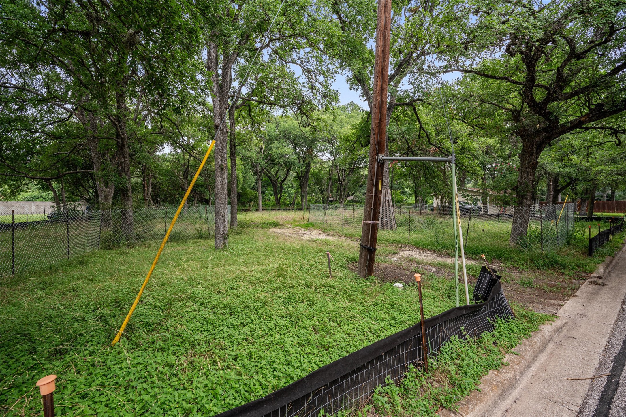 3928 East 16th Street Austin, TX 78721 - Photo 11 of 32